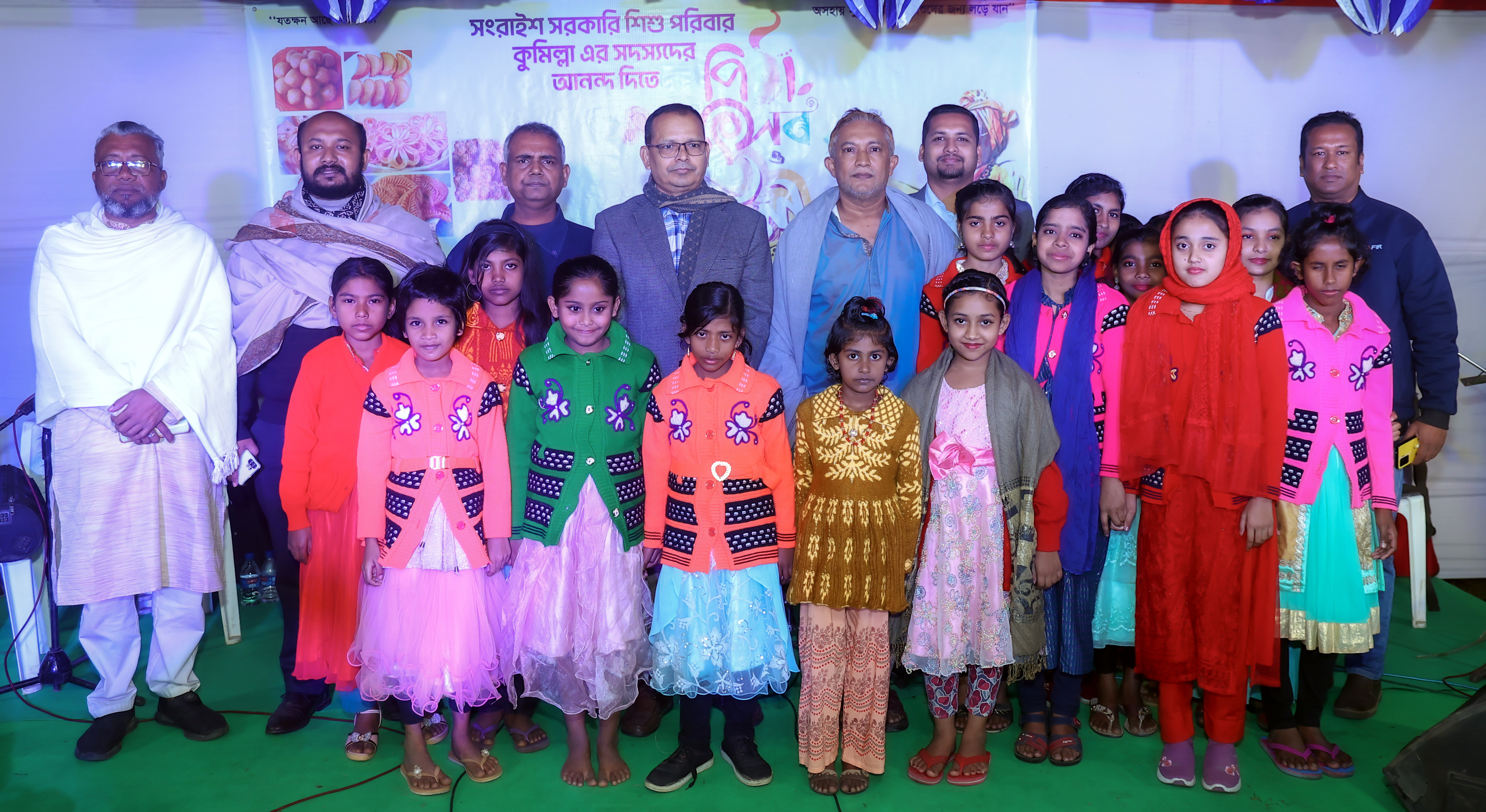 কুমিল্লায় শিশু পরিবারের সদস্যদের নিয়ে ব্যতিক্রমী আয়োজন পিঠা উৎসব ও বাউল গানের আসর